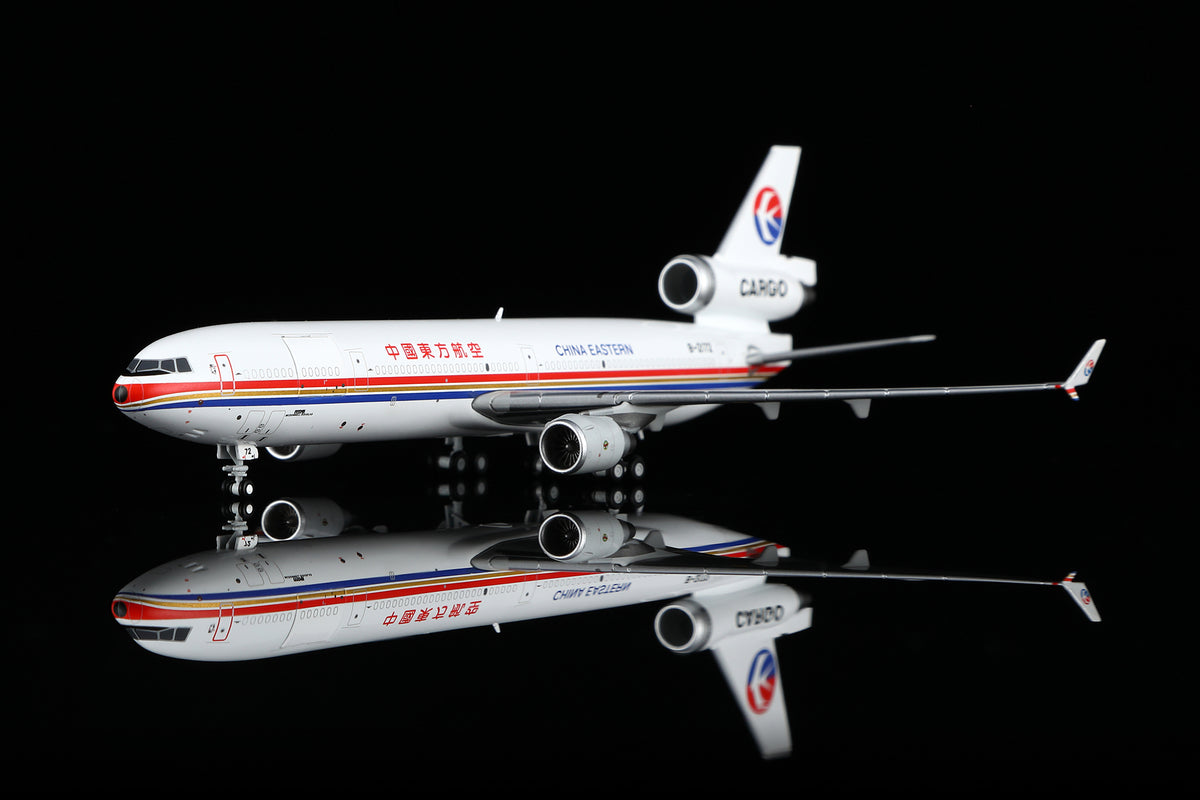 1/400 China Eastern Airlines McDonnell Douglas MD-11F B-2172 M111102C Interactive Series - image 5