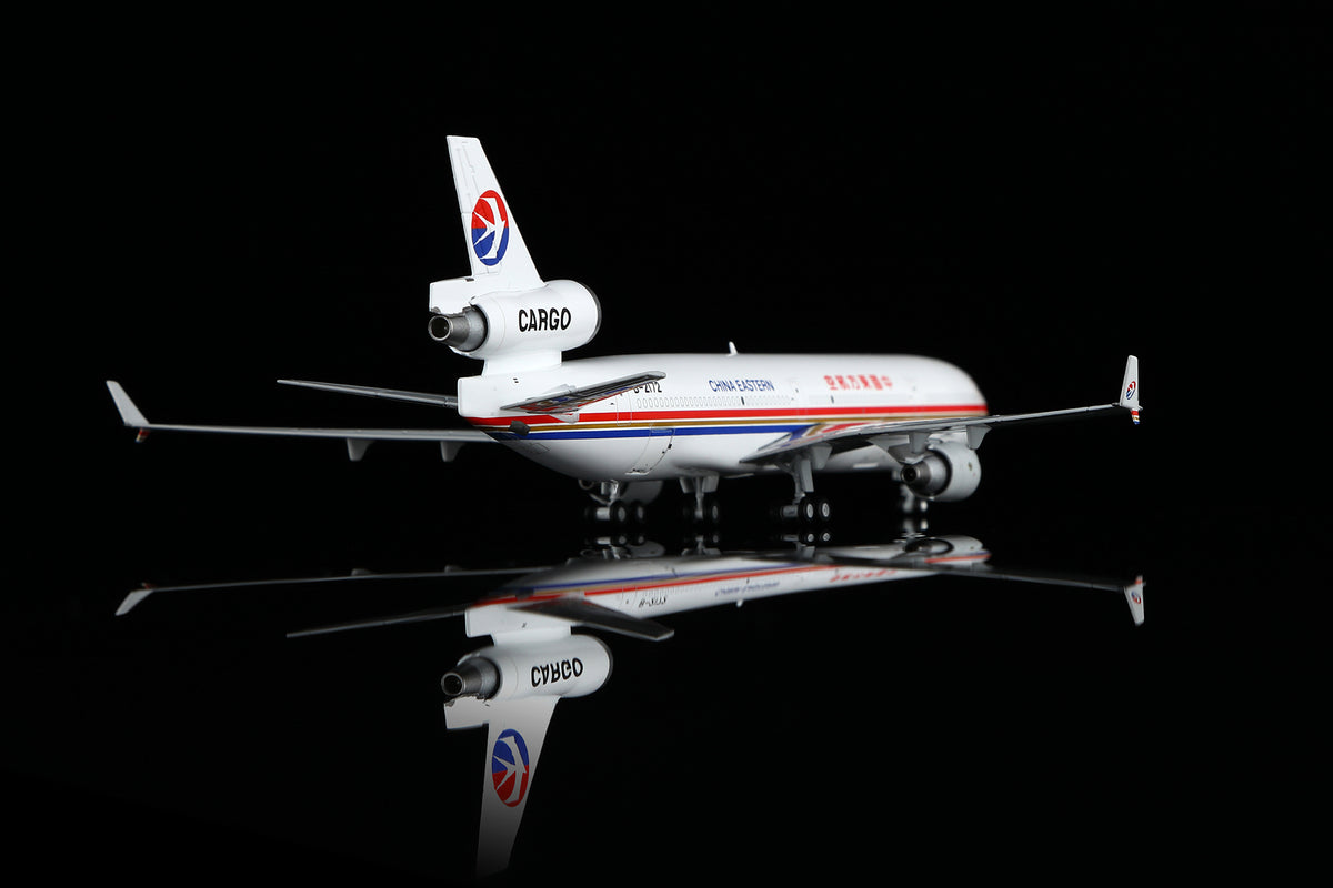 1/400 China Eastern Airlines McDonnell Douglas MD-11F B-2172 M111102C Interactive Series - image 9