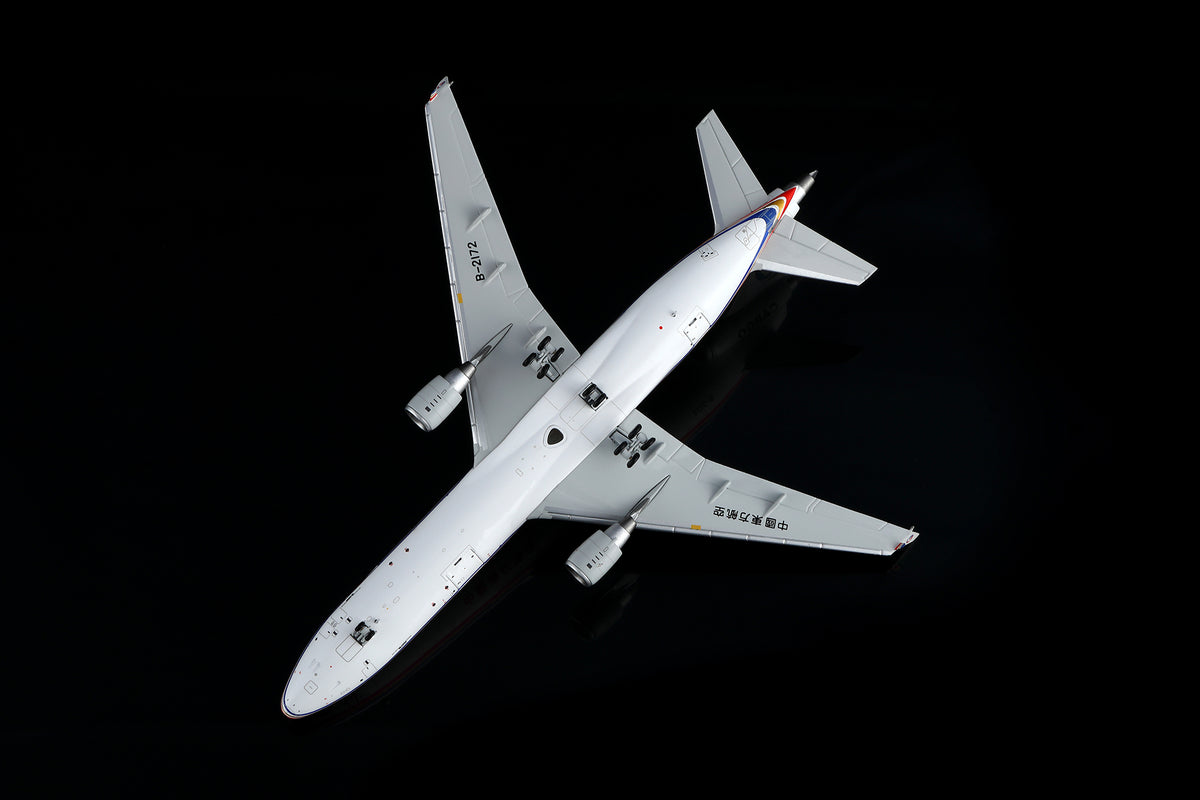 1/400 China Eastern Airlines McDonnell Douglas MD-11F B-2172 M111102C Interactive Series - image 10