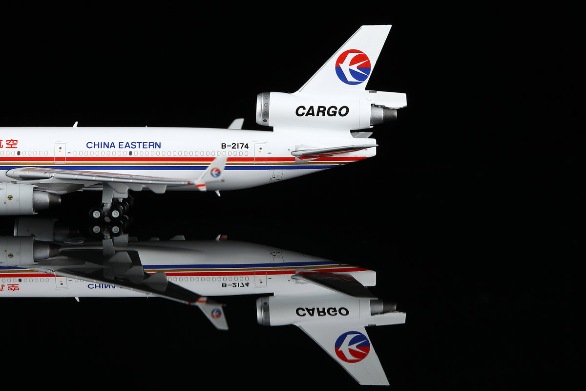 1/400 China Eastern Airlines McDonnell Douglas MD-11FB-2174 M111104C Interactive Series - image 4